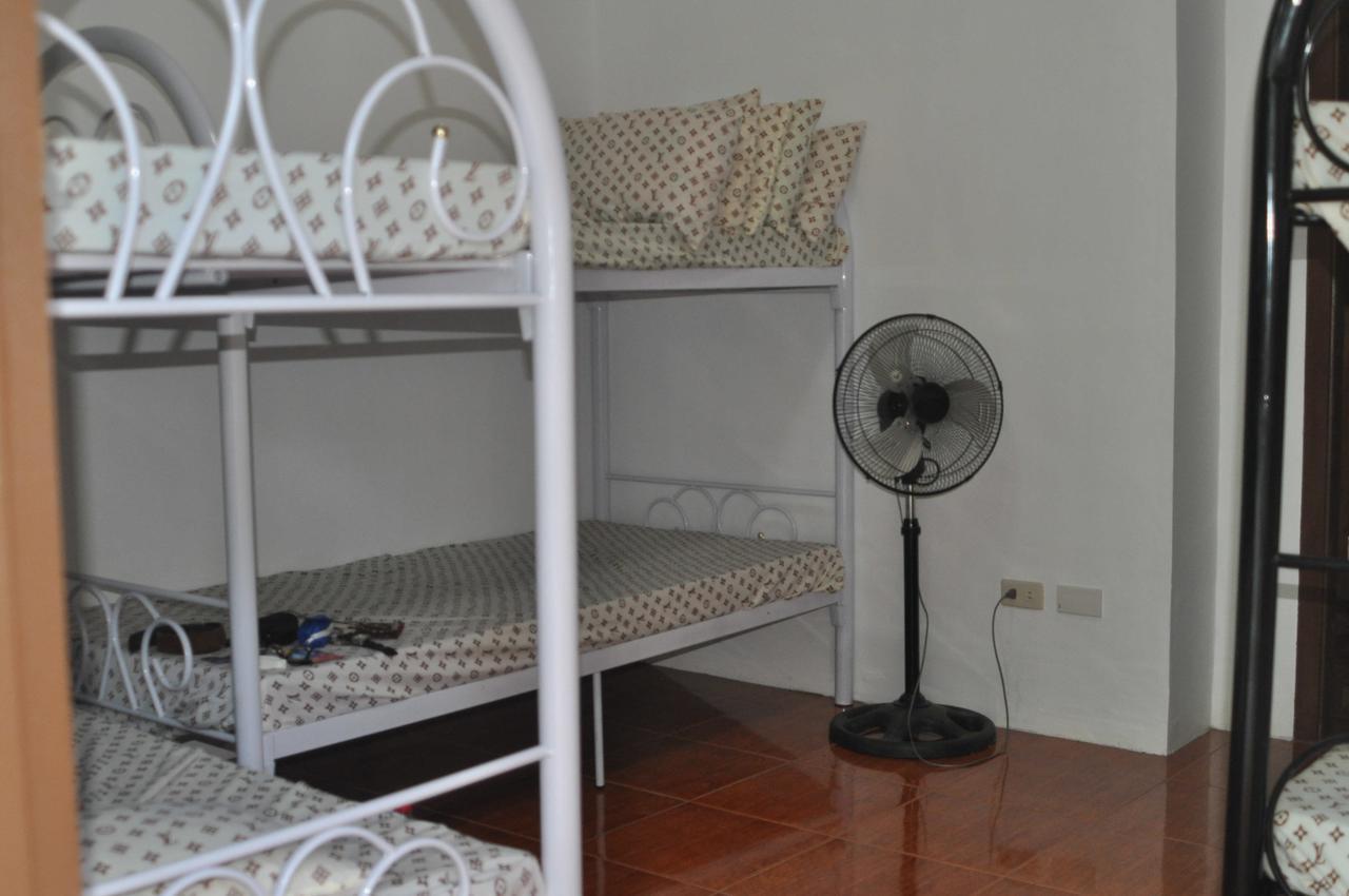 Santa Juliana Bognot Lodge : Alvin Bognot Mt Pinatubo Guesthouse And Tours الغرفة الصورة